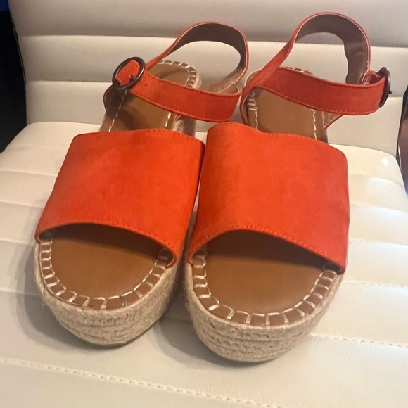 Never worn, Universal Thread, Morgan Orange Sandal - Picture 3 of 4